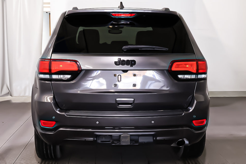 2020 Jeep Grand Cherokee LAREDO + ALTITUDE + 4X4 + TOIT OUVRANT + GPS in Terrebonne, Quebec - 6 - w1024h768px