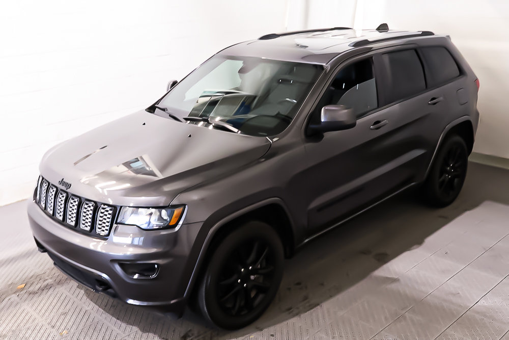 2020 Jeep Grand Cherokee LAREDO + ALTITUDE + 4X4 + TOIT OUVRANT + GPS in Terrebonne, Quebec - 3 - w1024h768px