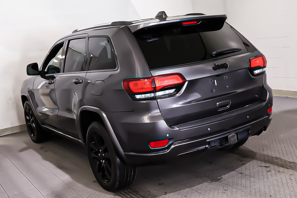 2020 Jeep Grand Cherokee LAREDO + ALTITUDE + 4X4 + TOIT OUVRANT + GPS in Terrebonne, Quebec - 5 - w1024h768px