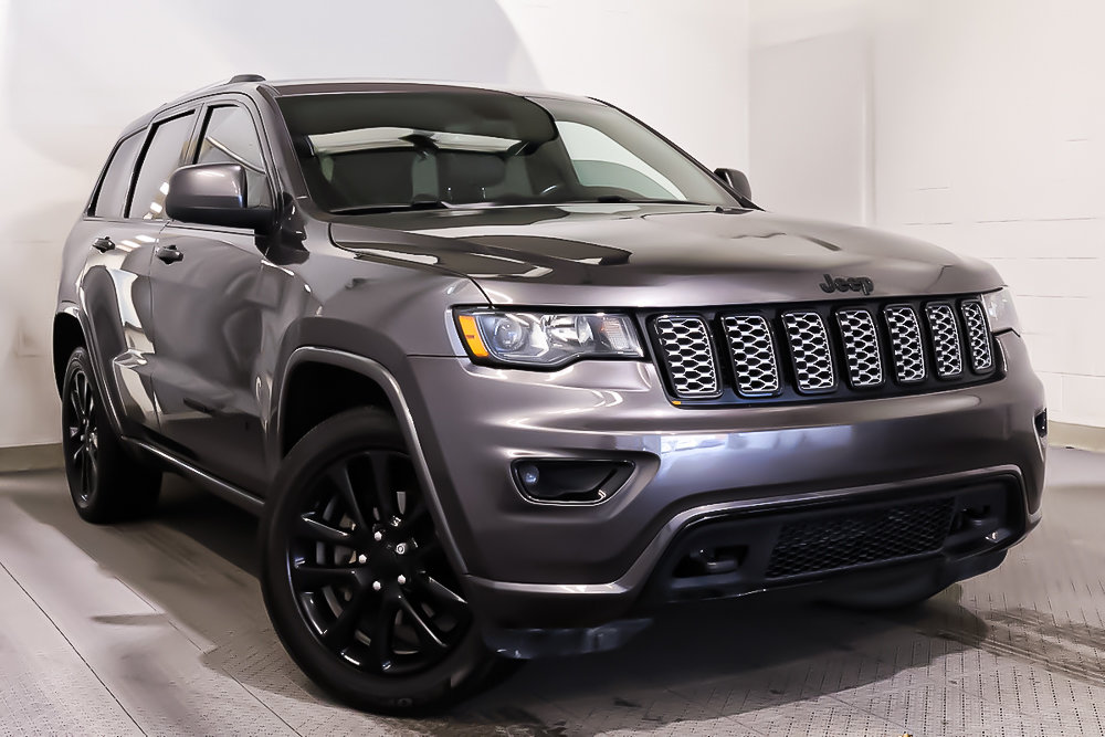 2020 Jeep Grand Cherokee LAREDO + ALTITUDE + 4X4 + TOIT OUVRANT + GPS in Terrebonne, Quebec - 1 - w1024h768px