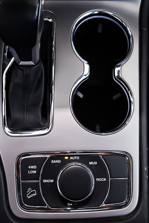 2020 Jeep Grand Cherokee ALTITUDE + 4X4 + V6 3.6L + TOIT OUVRANT in Terrebonne, Quebec - 26 - w1024h768px