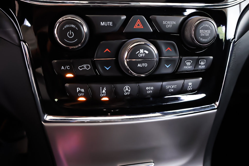 2020 Jeep Grand Cherokee ALTITUDE + 4X4 + V6 3.6L + TOIT OUVRANT in Terrebonne, Quebec - 25 - w1024h768px