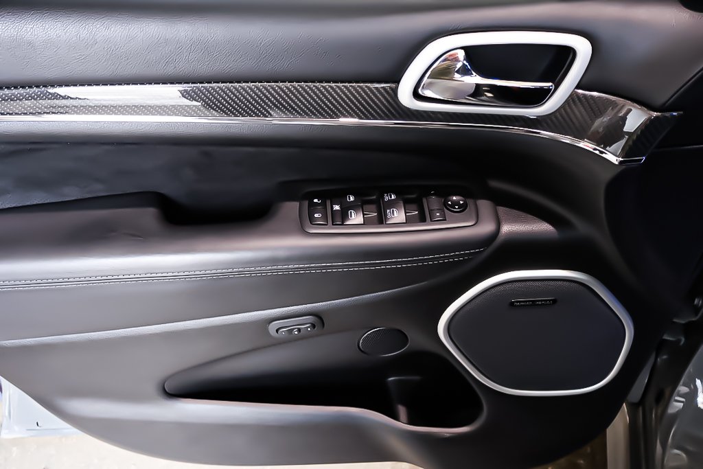 Jeep Grand Cherokee SRT + 4X4 + V8 HEMI 6.4L + TOIT OUVRANT PANO 2020 à Terrebonne, Québec - 30 - w1024h768px