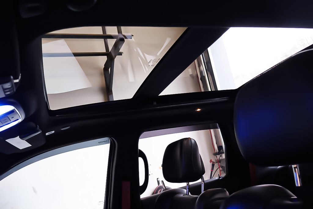 Jeep Grand Cherokee SRT + 4X4 + V8 HEMI 6.4L + TOIT OUVRANT PANO 2020 à Terrebonne, Québec - 11 - w1024h768px