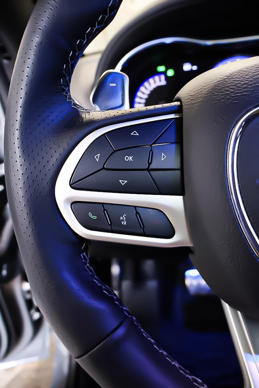 Jeep Grand Cherokee SRT + 4X4 + V8 HEMI 6.4L + TOIT OUVRANT PANO 2020 à Terrebonne, Québec - 17 - w1024h768px