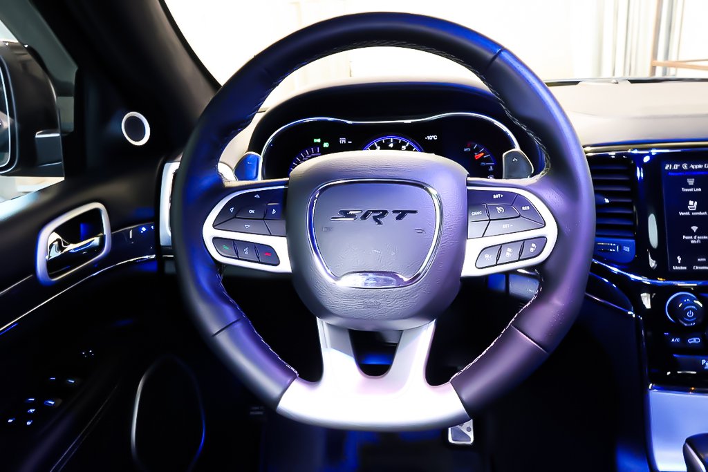 Jeep Grand Cherokee SRT + 4X4 + V8 HEMI 6.4L + TOIT OUVRANT PANO 2020 à Terrebonne, Québec - 15 - w1024h768px