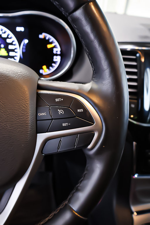 2022 Jeep Grand Cherokee ALTITUDE + 4X4 + TOIT OUVRANT+ ENSEMBLE REMORQUAGE in Terrebonne, Quebec - 18 - w1024h768px