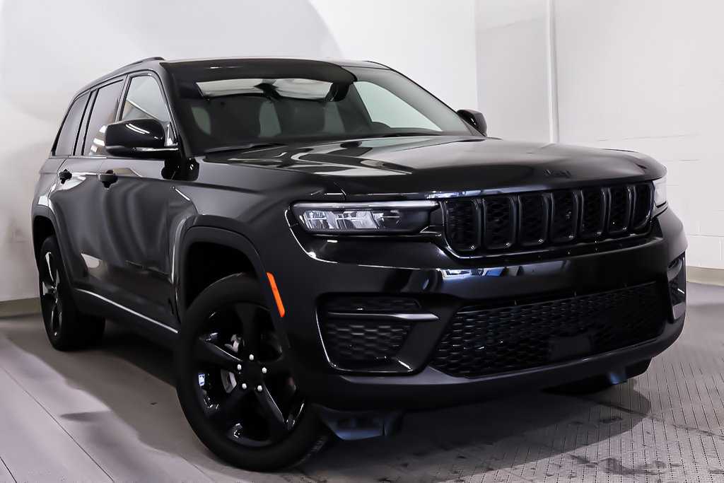 Jeep Grand Cherokee LAREDO ALTITUDE + 4X4 + V6 + TOIT OUVRANT + 2022 à Terrebonne, Québec - 1 - w1024h768px