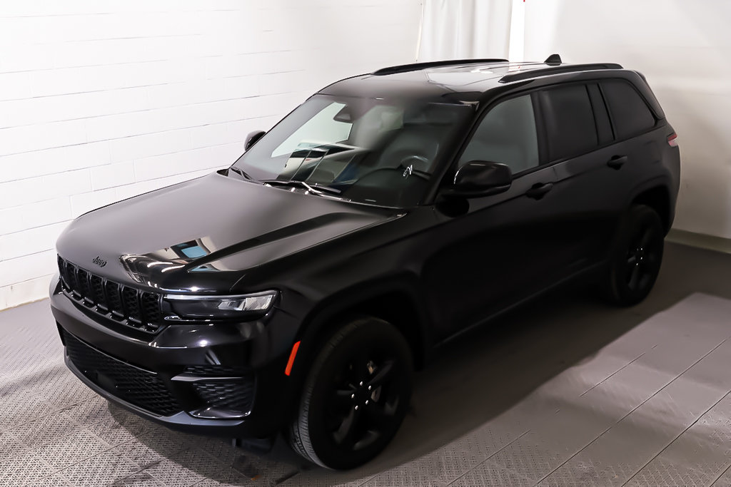 Jeep Grand Cherokee LAREDO ALTITUDE + 4X4 + V6 + TOIT OUVRANT + 2022 à Terrebonne, Québec - 3 - w1024h768px