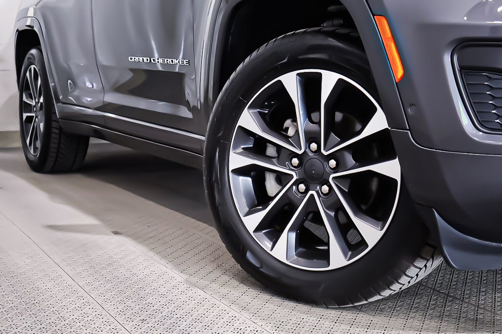 Jeep Grand Cherokee OVERLAND + 4X4 + TOIT NOIR 2023 à Terrebonne, Québec - 9 - w1024h768px
