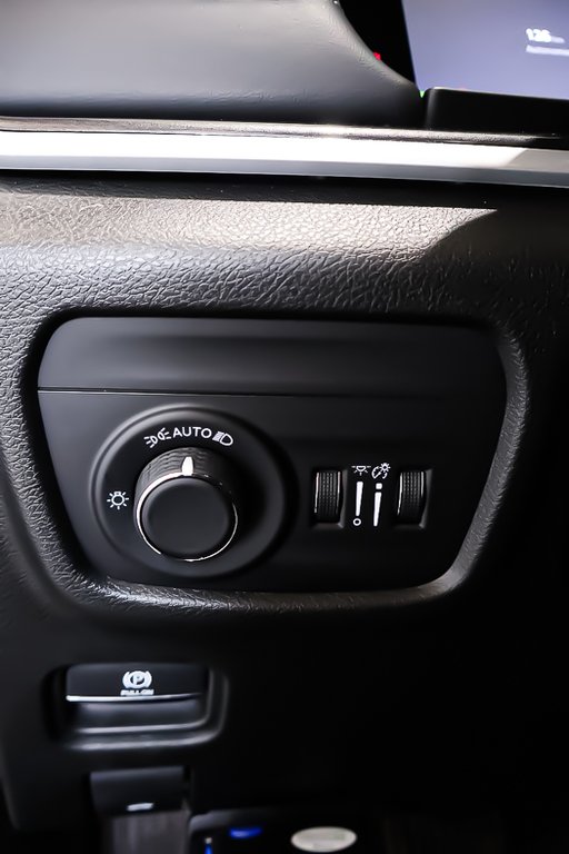 2023 Jeep Grand Cherokee ALTITUDE + 4X4 + V6 3.6L + ALLURE NOIRE in Terrebonne, Quebec - 26 - w1024h768px