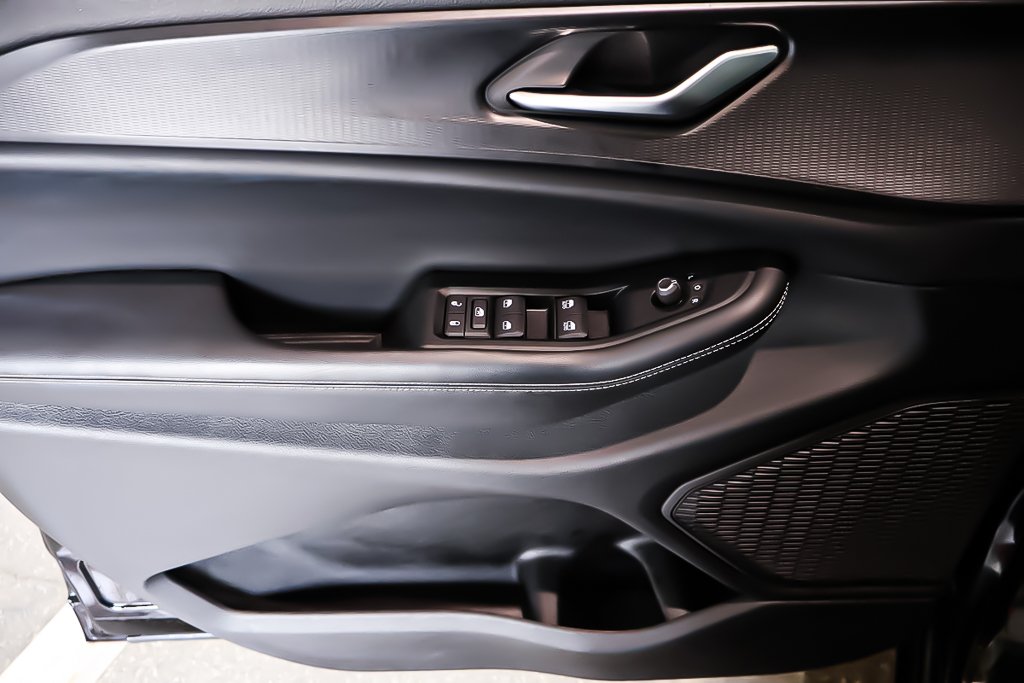 2023 Jeep Grand Cherokee ALTITUDE + 4X4 + V6 3.6L + ALLURE NOIRE in Terrebonne, Quebec - 27 - w1024h768px