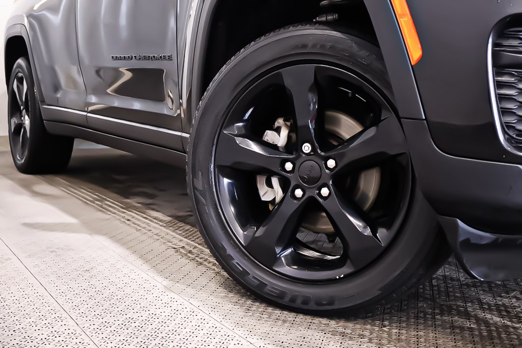 2023 Jeep Grand Cherokee ALTITUDE + 4X4 + V6 3.6L + ALLURE NOIRE in Terrebonne, Quebec - 9 - w1024h768px