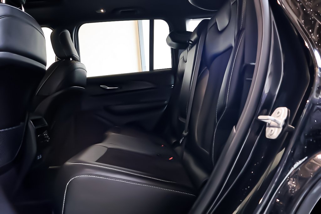 2023 Jeep Grand Cherokee ALTITUDE + 4X4 + V6 3.6L + ALLURE NOIRE in Terrebonne, Quebec - 29 - w1024h768px