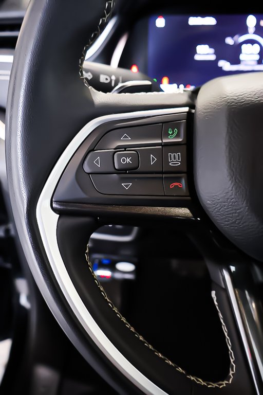 2023 Jeep Grand Cherokee ALTITUDE + 4X4 + V6 3.6L + ALLURE NOIRE in Terrebonne, Quebec - 17 - w1024h768px
