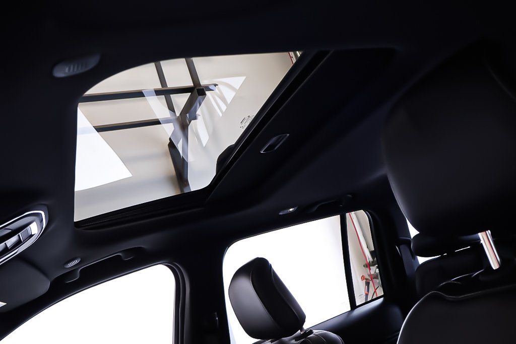 2023 Jeep Grand Cherokee ALTITUDE + 4X4 + V6 3.6L + ALLURE NOIRE in Terrebonne, Quebec - 11 - w1024h768px