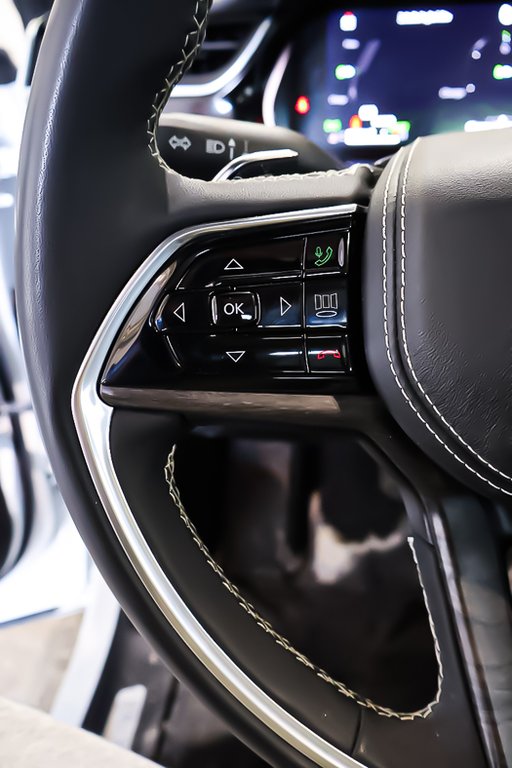 Jeep Grand Cherokee OVERLAND 4XE + PHEV + 4X4 + TOIT OUVRANT PANO 2023 à Terrebonne, Québec - 15 - w1024h768px