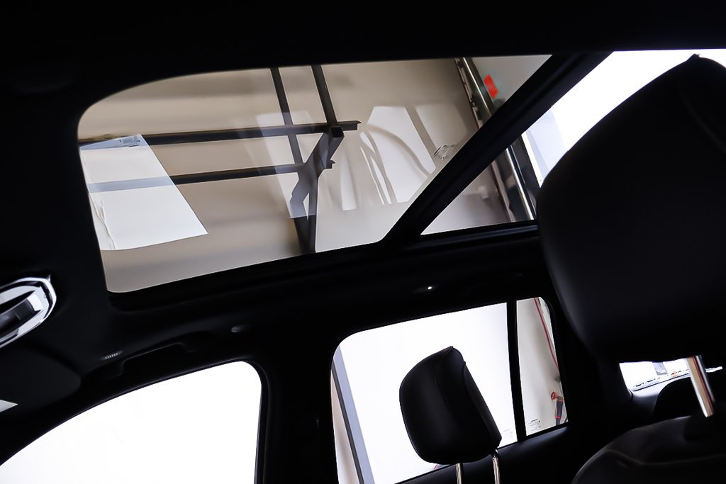 Jeep Grand Cherokee OVERLAND 4XE + PHEV + 4X4 + TOIT OUVRANT PANO 2023 à Terrebonne, Québec - 10 - w1024h768px