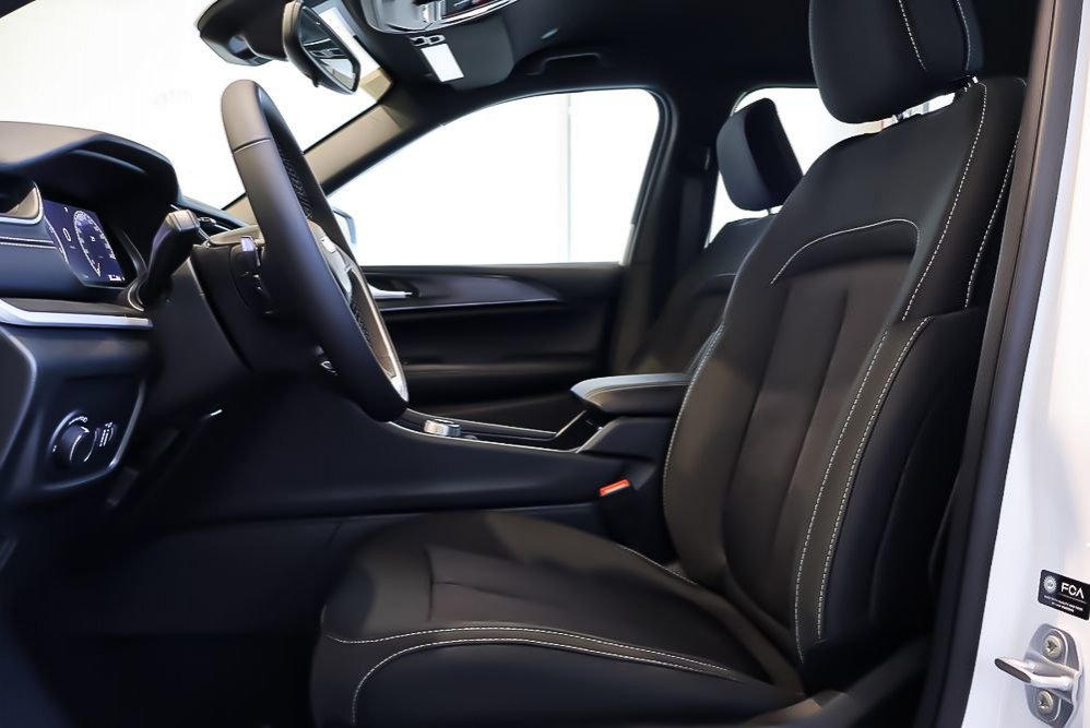 Jeep Grand Cherokee LAREDO + 4X4 + V6 3.6L + CARPLAY 2024 à Terrebonne, Québec - 8 - w1024h768px