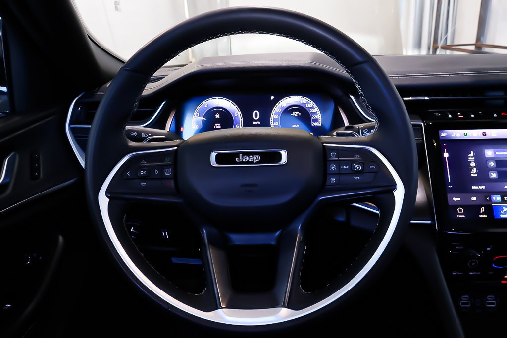 Jeep Grand Cherokee LIMTED + 4X4 + ALLURE NOIRE + TOIT OUVRANT PANO 2024 à Terrebonne, Québec - 15 - w1024h768px