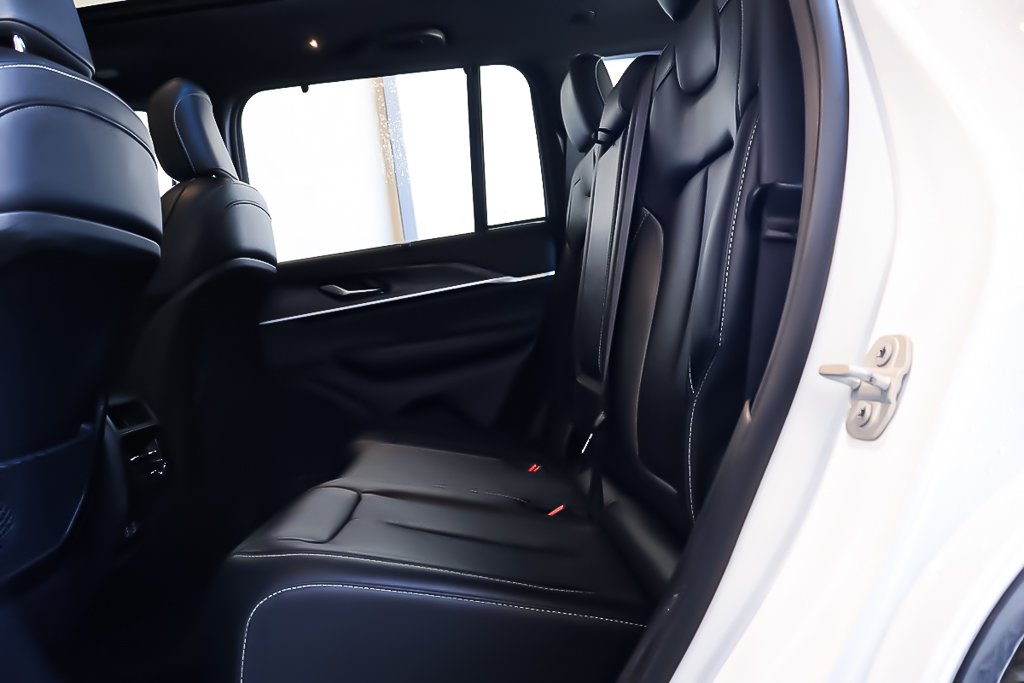 Jeep Grand Cherokee LIMTED + 4X4 + ALLURE NOIRE + TOIT OUVRANT PANO 2024 à Terrebonne, Québec - 30 - w1024h768px