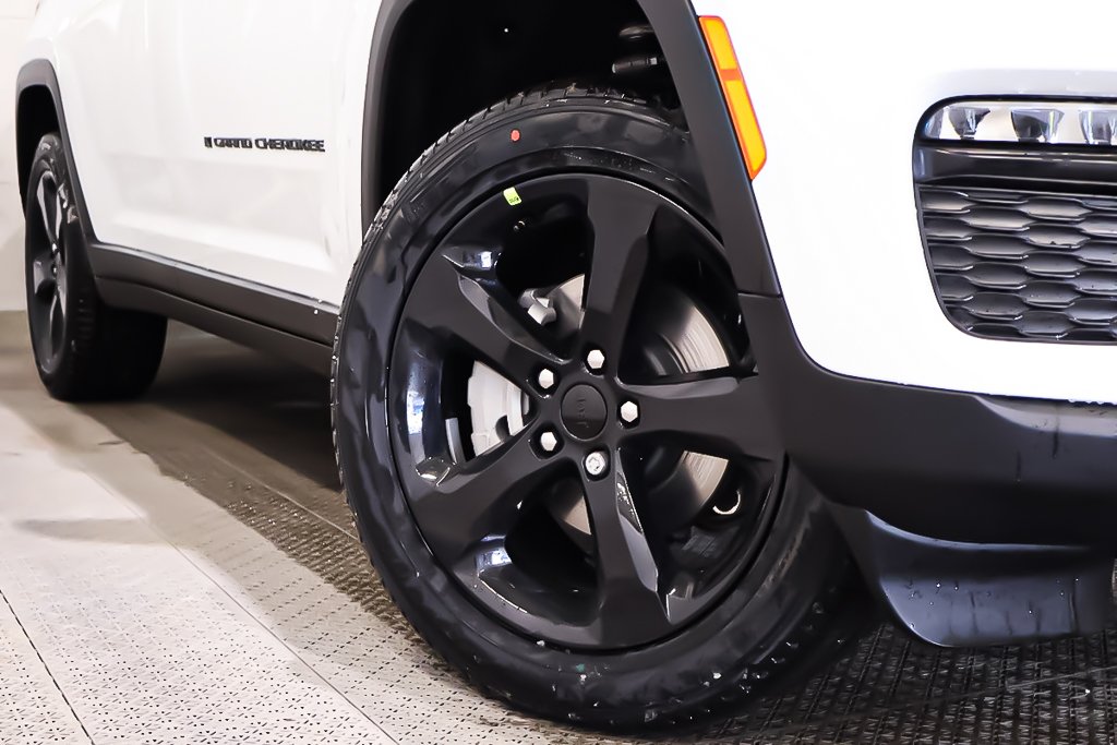 2025 Jeep Grand Cherokee LIMITED in Terrebonne, Quebec - 7 - w1024h768px
