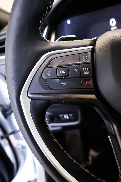 2025 Jeep Grand Cherokee LIMITED in Terrebonne, Quebec - 13 - w1024h768px