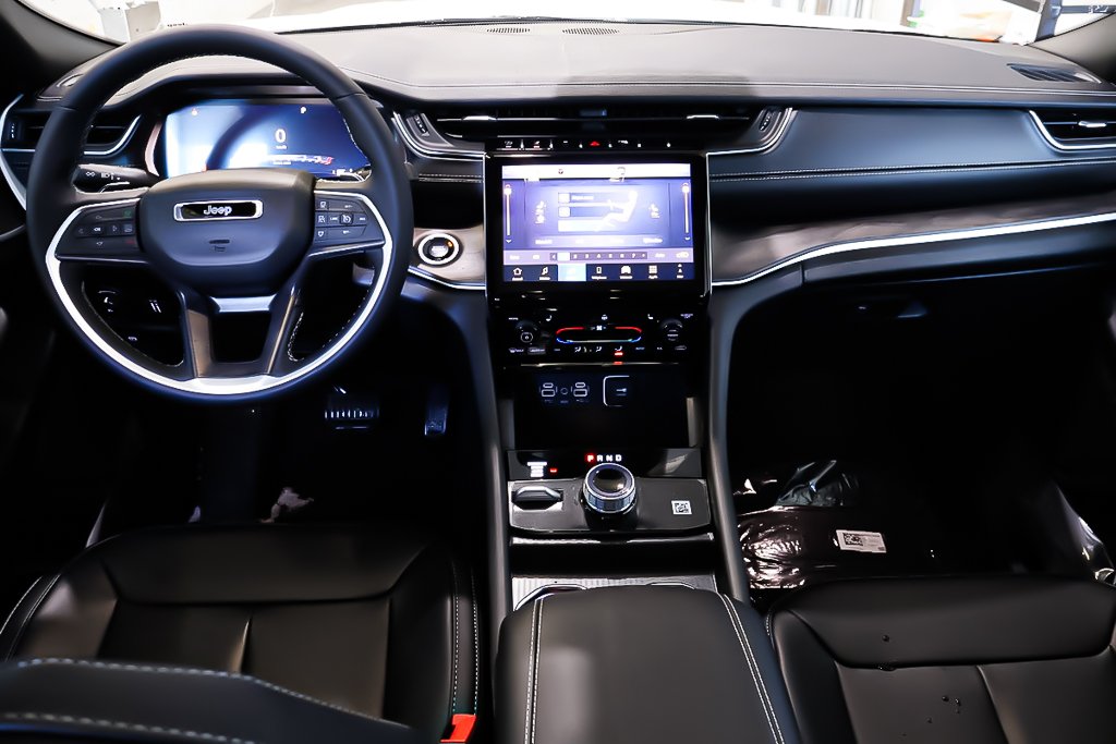 2025 Jeep Grand Cherokee LIMITED in Terrebonne, Quebec - 11 - w1024h768px