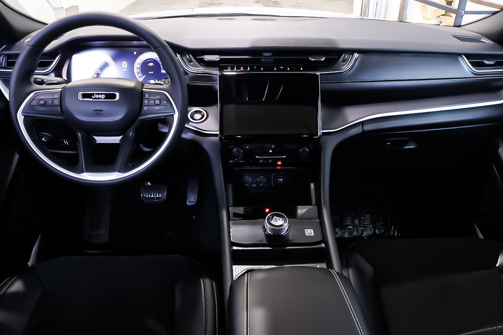 2025 Jeep Grand Cherokee LAREDO ALTITUDE in Terrebonne, Quebec - 11 - w1024h768px