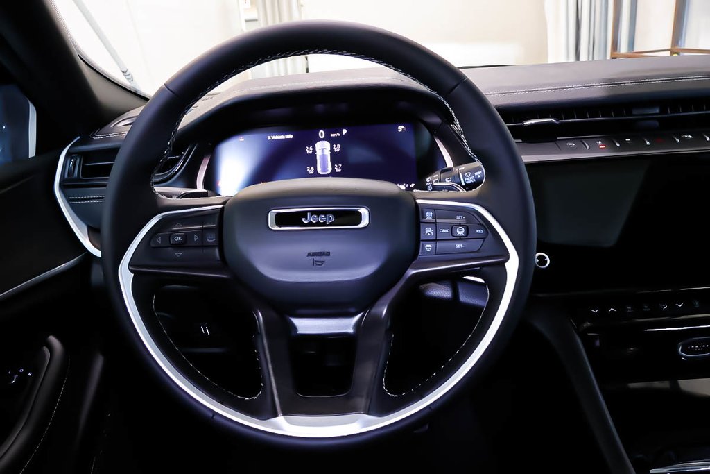 2026 Jeep Grand Cherokee ALTITUDE in Terrebonne, Quebec - 12 - w1024h768px
