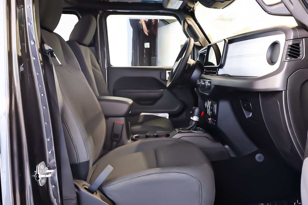2026 Jeep WRANGLER 4-Door WILLYS in Terrebonne, Quebec - 10 - w1024h768px