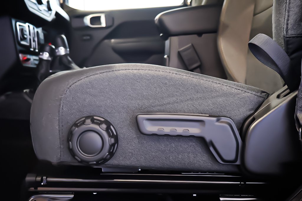 2026 Jeep WRANGLER 4-Door WILLYS in Terrebonne, Quebec - 9 - w1024h768px