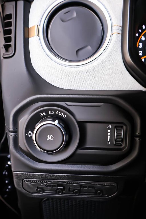 Jeep Wrangler 4-Door SAHARA 2026 à Terrebonne, Québec - 19 - w1024h768px