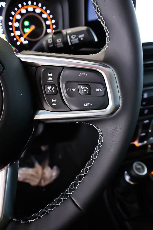 Jeep Wrangler 4-Door SAHARA 2026 à Terrebonne, Québec - 14 - w1024h768px