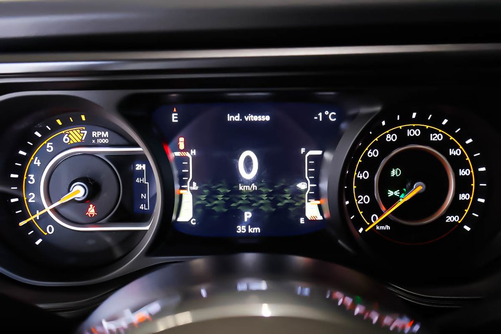 Jeep Wrangler 4-Door SAHARA 2026 à Terrebonne, Québec - 15 - w1024h768px