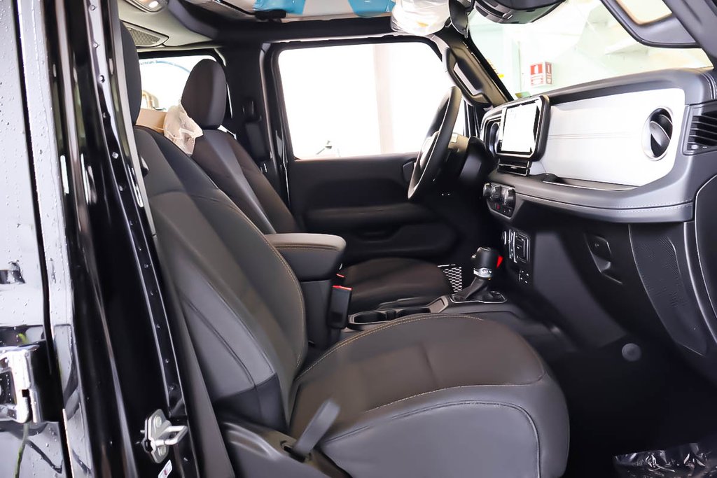 Jeep Wrangler 4-Door SAHARA 2026 à Terrebonne, Québec - 10 - w1024h768px