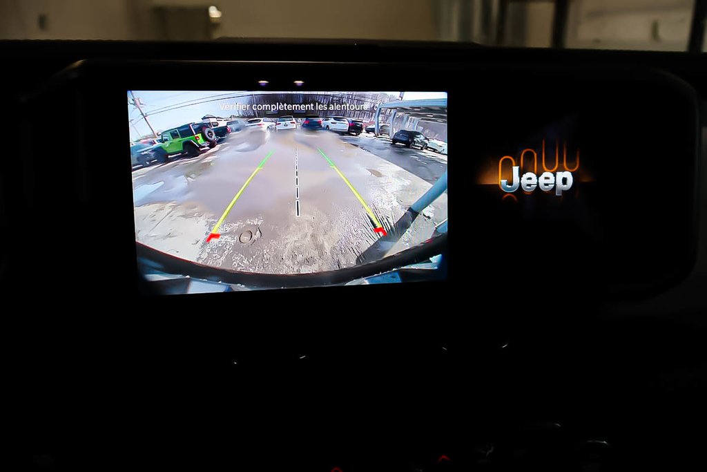 Jeep Wrangler 4-Door SAHARA 2026 à Terrebonne, Québec - 16 - w1024h768px