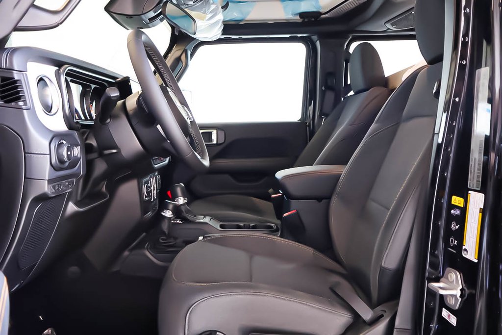 Jeep Wrangler 4-Door SAHARA 2026 à Terrebonne, Québec - 8 - w1024h768px