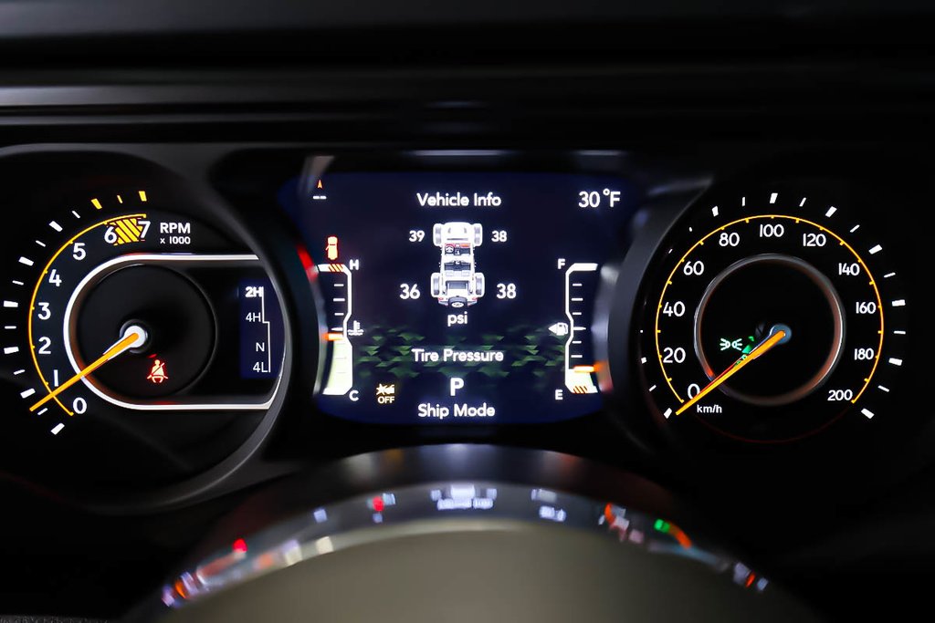 2026 Jeep Wrangler 4-Door SAHARA in Terrebonne, Quebec - 14 - w1024h768px