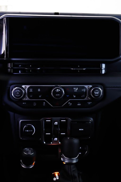 2026 Jeep Wrangler 4-Door SAHARA in Terrebonne, Quebec - 15 - w1024h768px