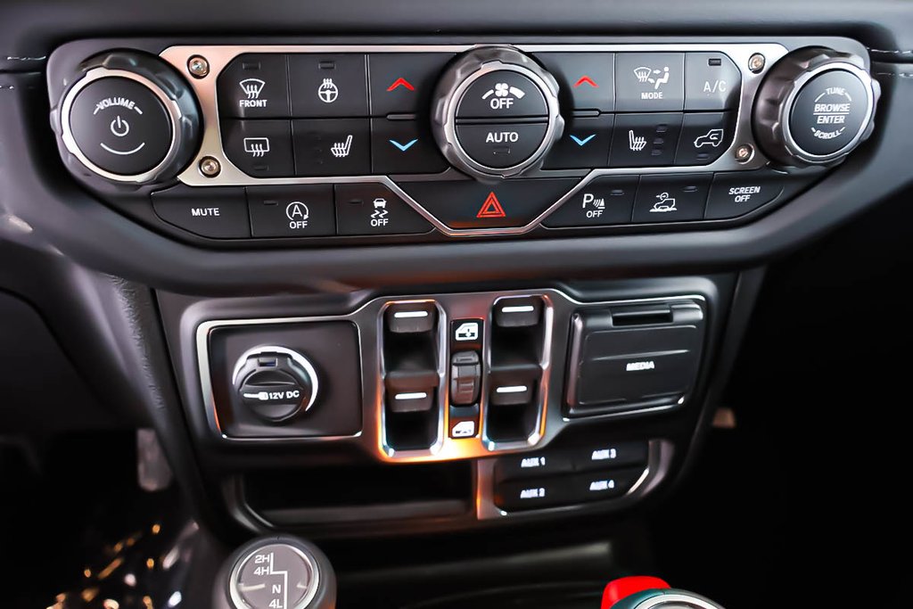 2026 Jeep Wrangler 4-Door SAHARA in Terrebonne, Quebec - 16 - w1024h768px