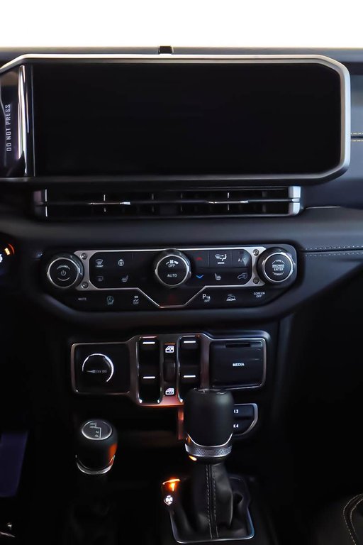 2026 Jeep Wrangler 4-Door SAHARA in Terrebonne, Quebec - 15 - w1024h768px