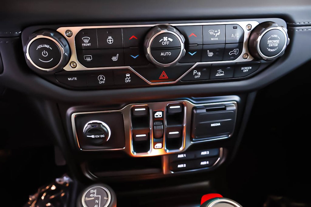 2026 Jeep Wrangler 4-Door SAHARA in Terrebonne, Quebec - 16 - w1024h768px