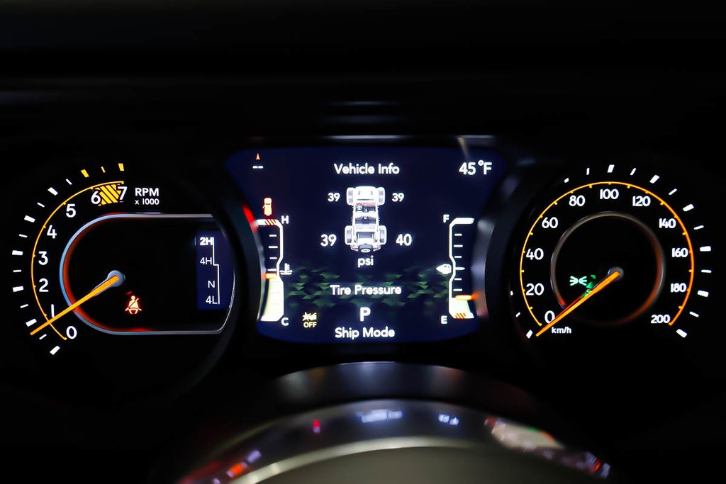 2026 Jeep Wrangler 4-Door SAHARA in Terrebonne, Quebec - 14 - w1024h768px