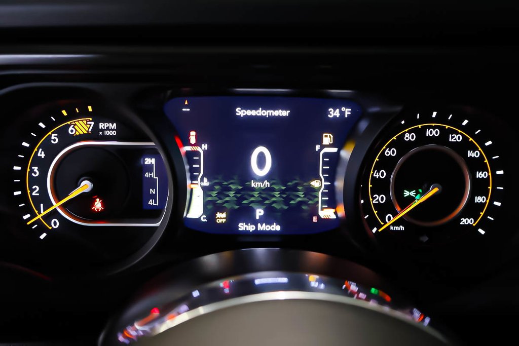 Jeep Wrangler 4-Door SAHARA 2026 à Terrebonne, Québec - 15 - w1024h768px