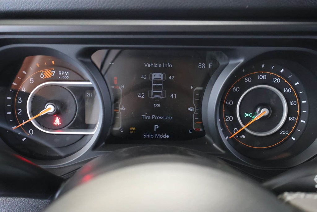 Jeep Wrangler 4-Door WILLYS 2026 à Terrebonne, Québec - 15 - w1024h768px