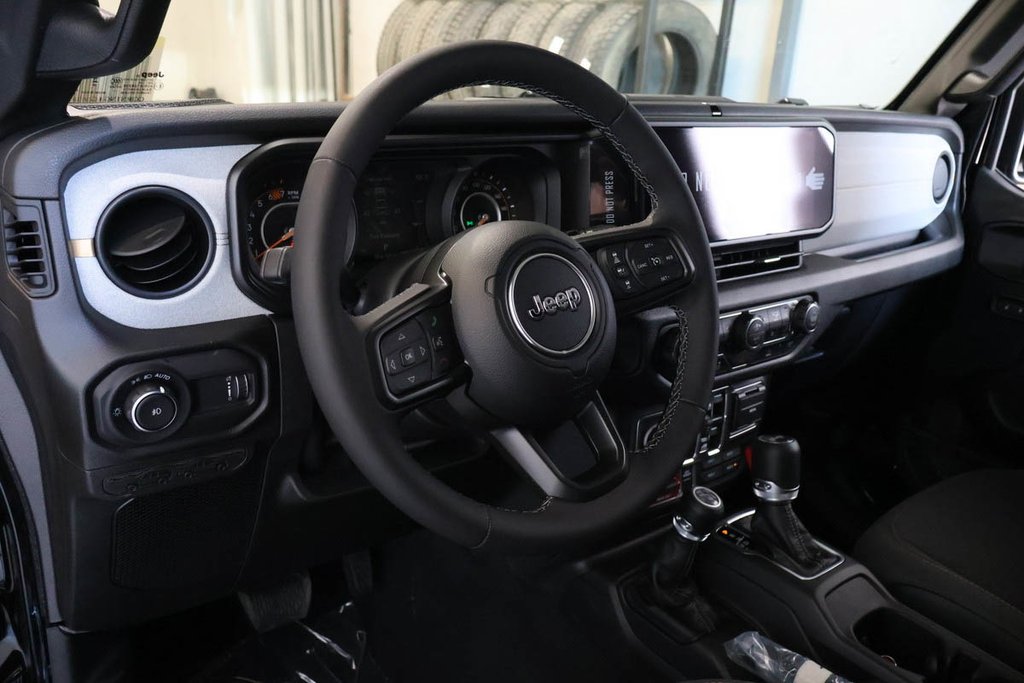 Jeep Wrangler 4-Door WILLYS 2026 à Terrebonne, Québec - 12 - w1024h768px