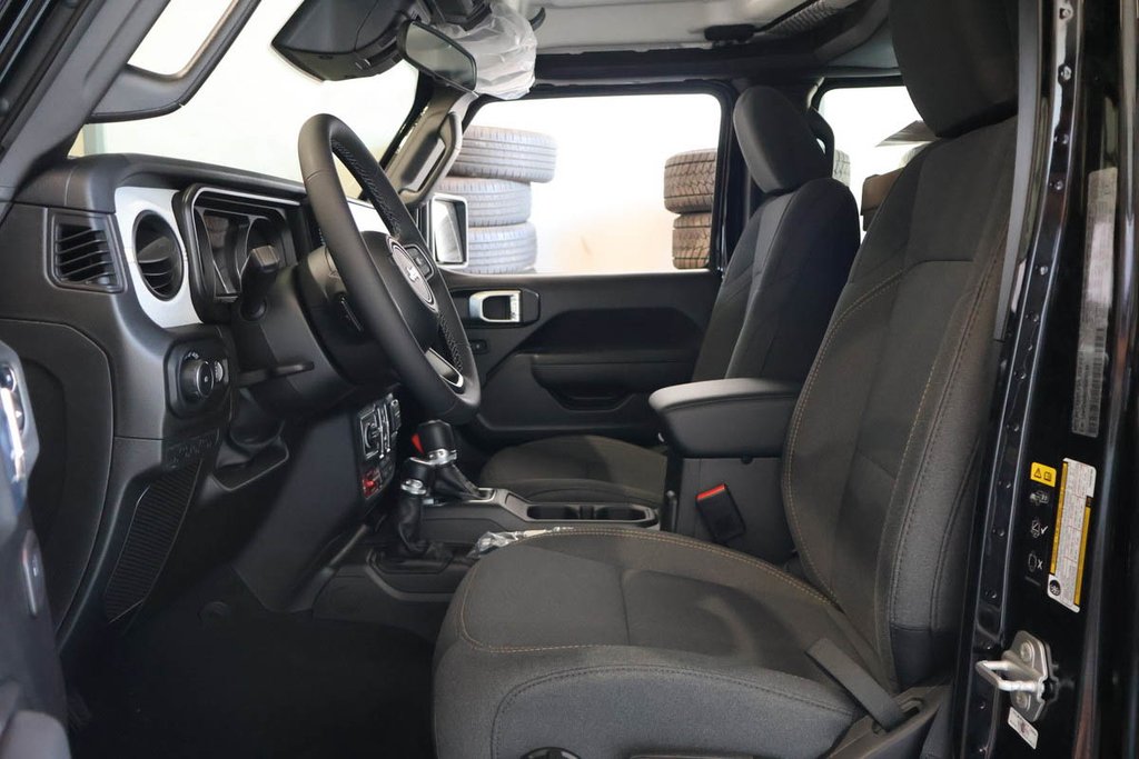 Jeep Wrangler 4-Door WILLYS 2026 à Terrebonne, Québec - 8 - w1024h768px