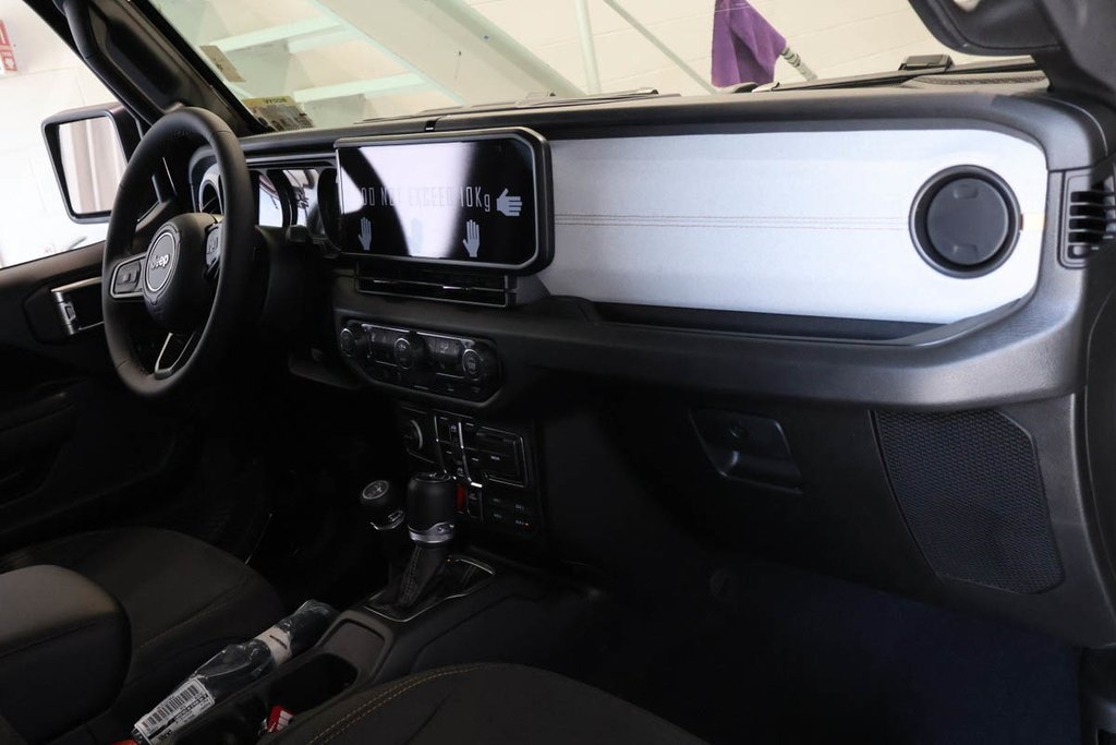 Jeep Wrangler 4-Door WILLYS 2026 à Terrebonne, Québec - 11 - w1024h768px
