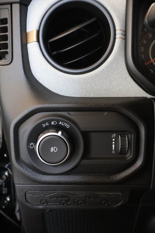 Jeep Wrangler 4-Door WILLYS 2026 à Terrebonne, Québec - 18 - w1024h768px